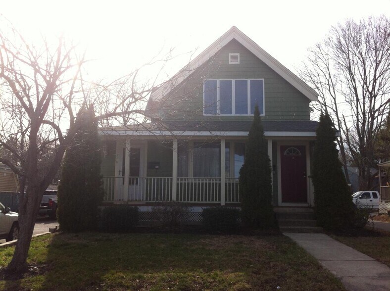 Primary Photo - 246 Shaw St