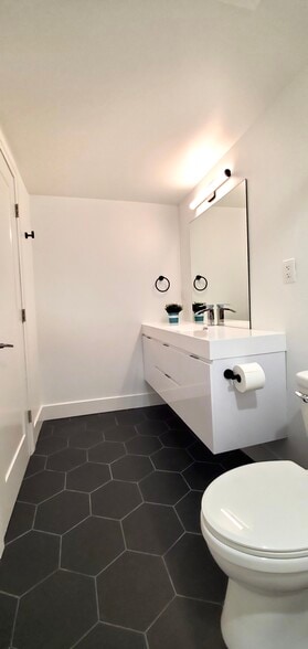 Bathroom - 706 Otis Pl NW