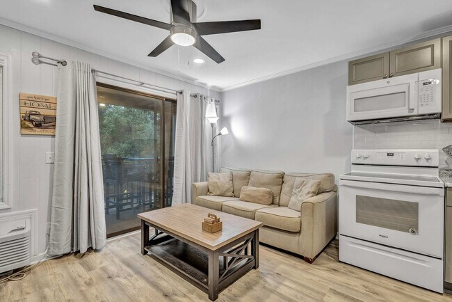 Building Photo - 23 S Forest Beach Dr
