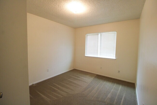 Building Photo - 6214 Ridge Glade St