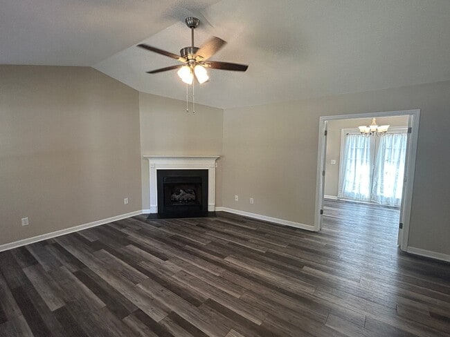 Building Photo - Ready to View! Updated 3/2 Home High Point...