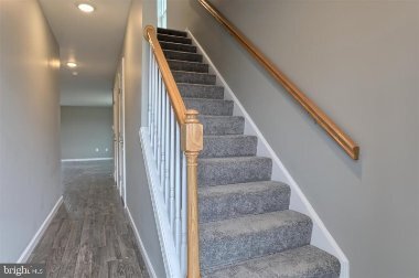 Building Photo - 18 Chloe Dr