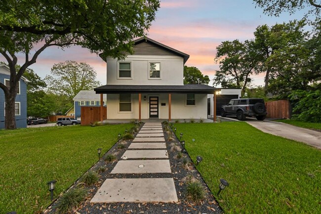 Primary Photo - 3301 Duval St