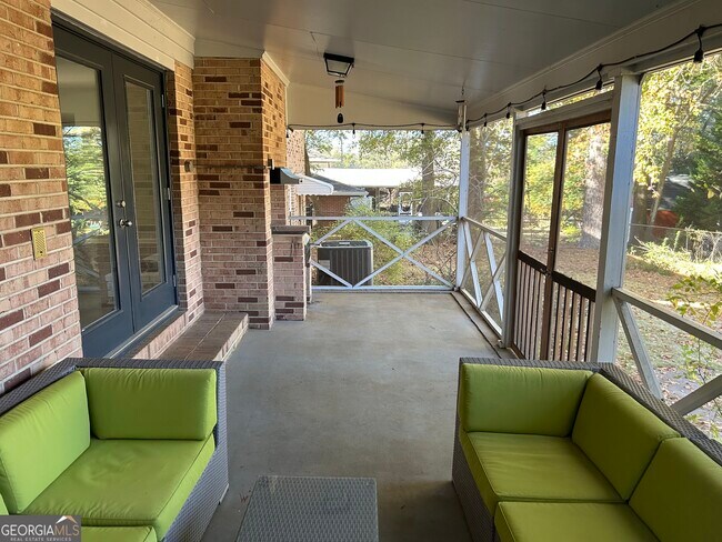 Building Photo - 116 Colonial Dr