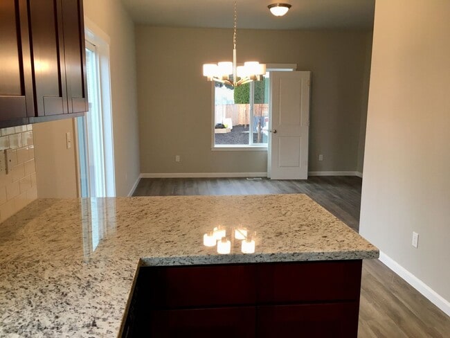 Building Photo - Well-Appointed 4BR/2.5BA Home with Spacious Living Areas & Modern Kitchen