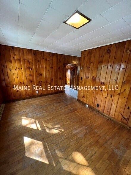 Building Photo - 14 Island Ave