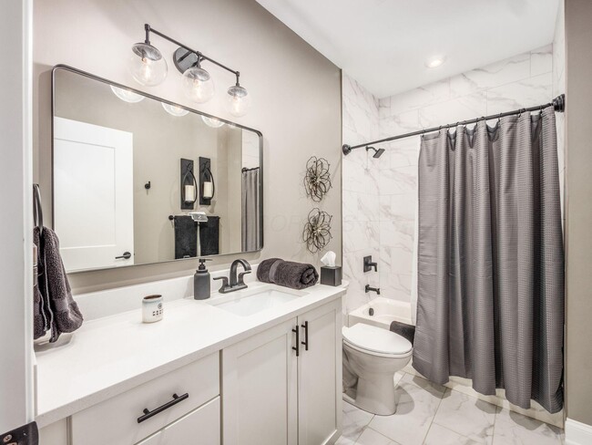 Building Photo - 5211 Highpointe Lakes Dr