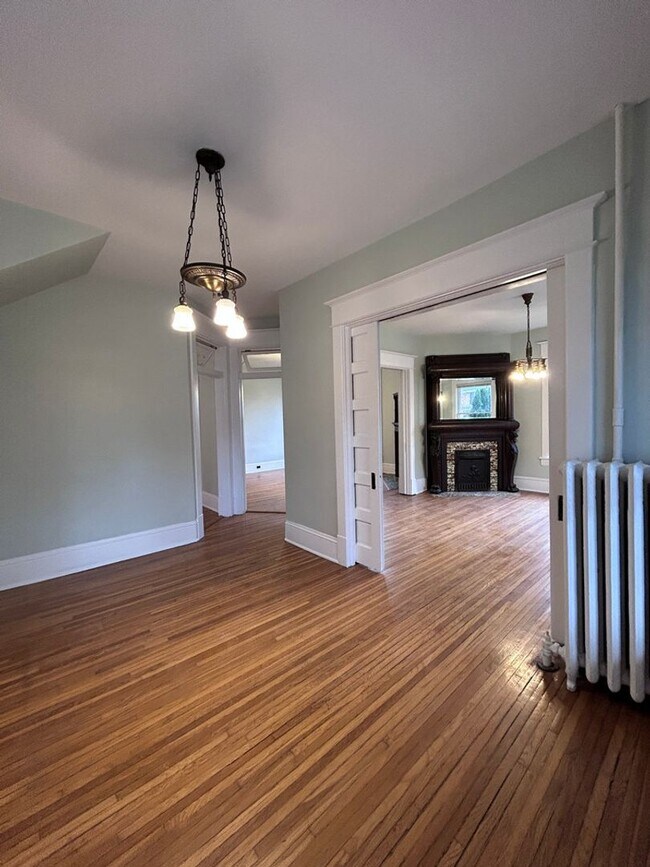 Building Photo - Renovated Victorian with historic touches & huge yard!