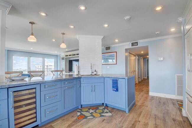 Building Photo - 2066 N Ocean Blvd