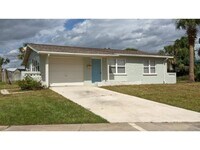 Building Photo - Steps from the Beach! 2 Bedroom 1 Bath Bun...