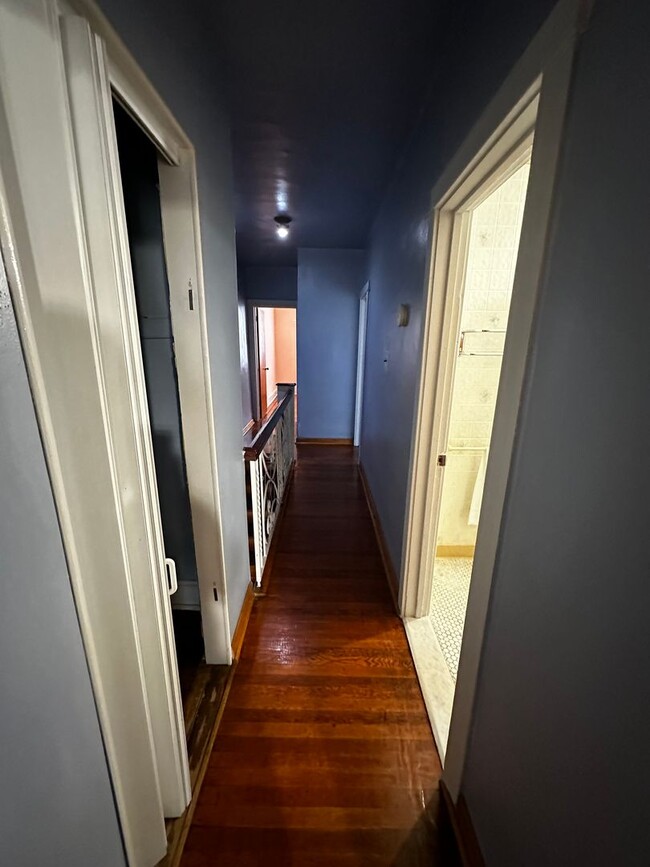 Building Photo - Welcome Home! Well-kept West Passyunk 3 Be...