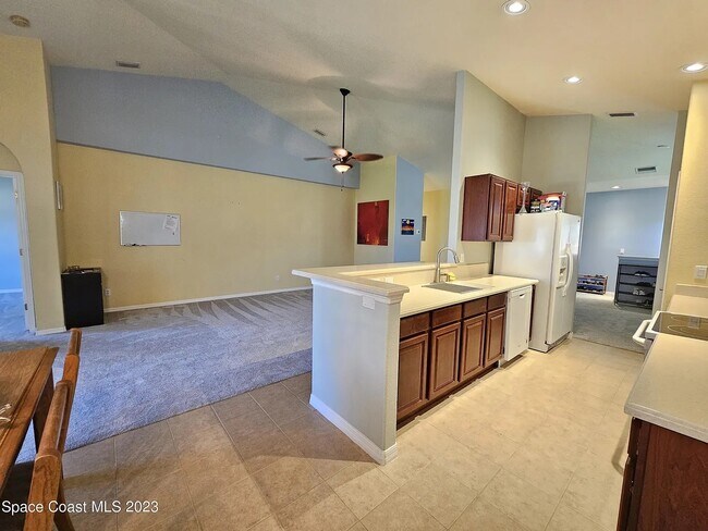 Building Photo - 927 Ocaso Ln