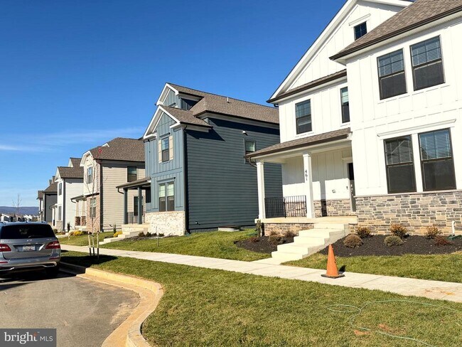 Building Photo - 461 Hanson St