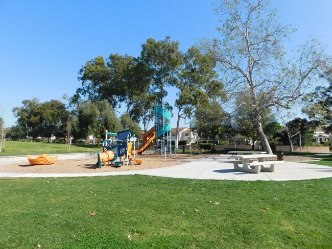 Building Photo - Charming 4 Bed, 2 Bath, Single-Story home in Fullerton.