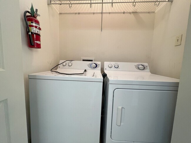 Building Photo - mjj7300