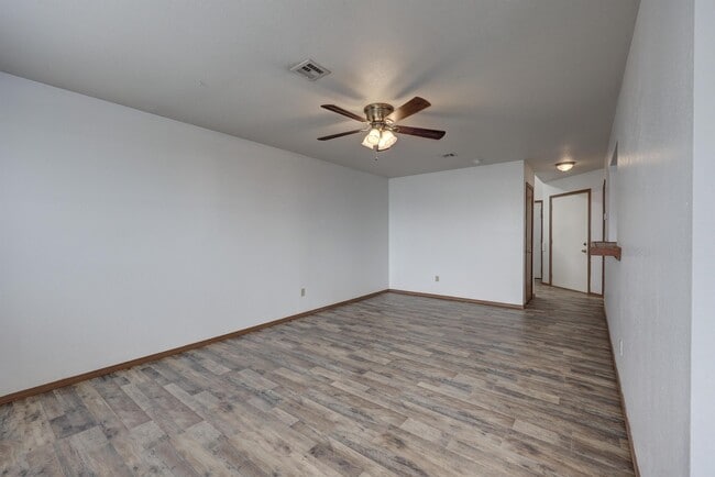 Building Photo - 627b S Walker St