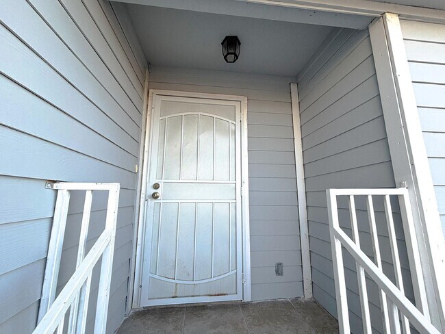 Building Photo - 803 E Fremont St