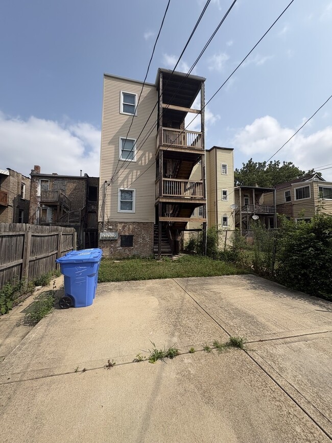 Building Photo - 4147 W Arthington St