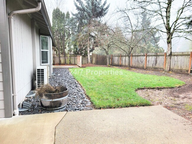 Building Photo - Single Level 3 BD | 2 BA w/ Backyard + Cov...