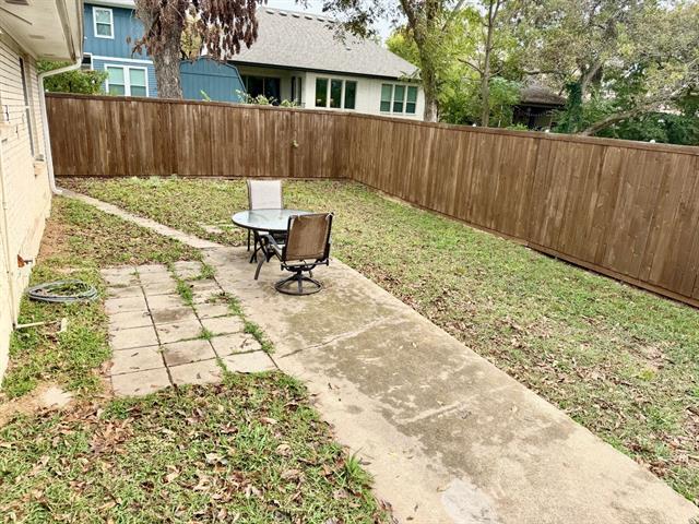 Building Photo - 1001 W Cole St