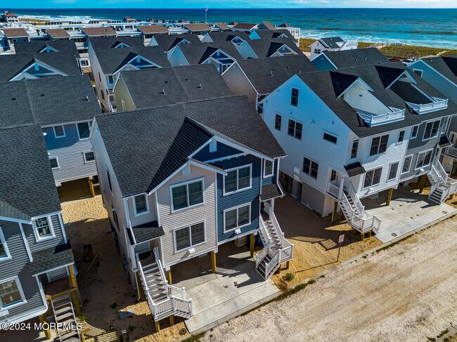 Building Photo - 19 Cummins St