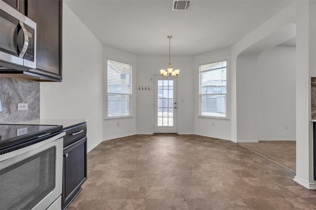 Building Photo - 6729 Horseshoe Pond Dr