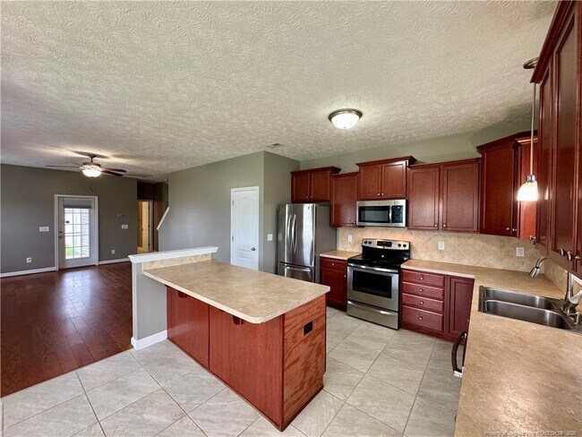 Building Photo - 250 Bayleaf Dr