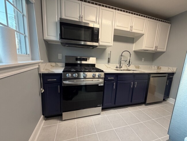 Building Photo - 336 Monohan Dr