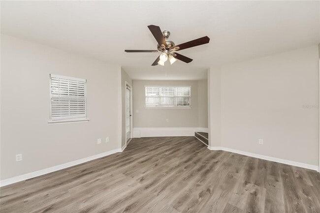 Building Photo - 604 Prairie Lake Dr