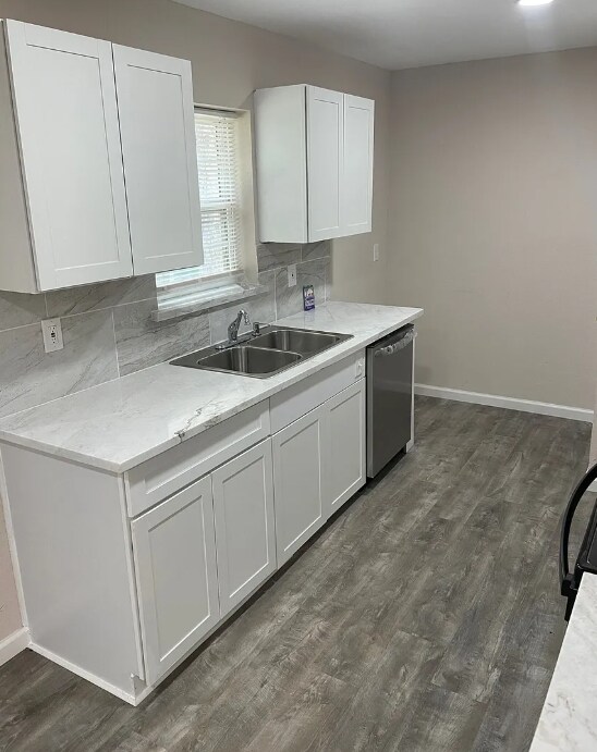 Building Photo - 3954 Cambridge Dr