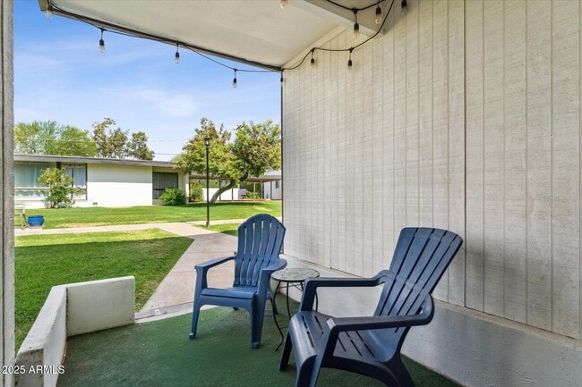 Building Photo - 3242 E Camelback Rd