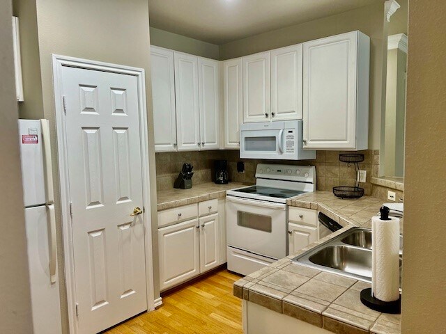 Building Photo - 2400 McCue Rd