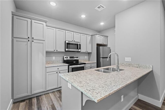 Building Photo - 772 S Locust Ave