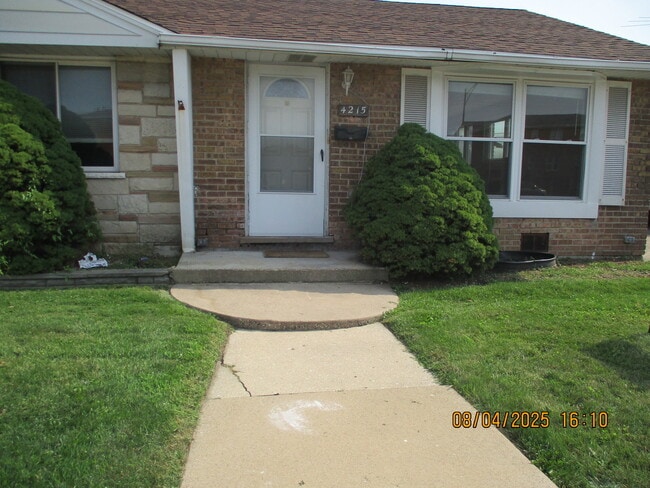 Primary Photo - 4215 W 87th St