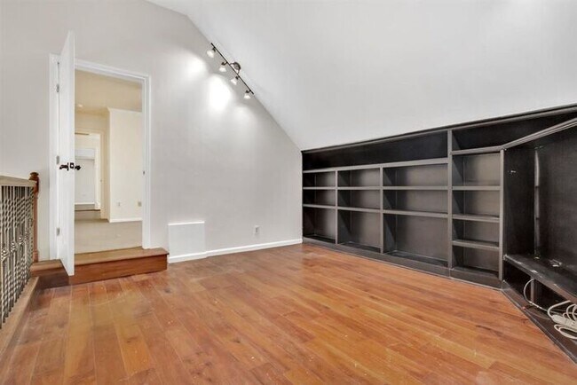 Building Photo - 3112 Brightwood Dr, Austin, Texas 78746