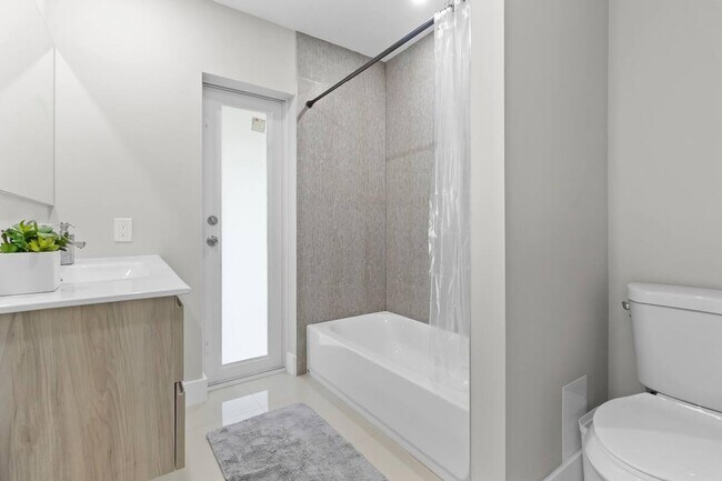 Building Photo - 426 SW 8th Ave