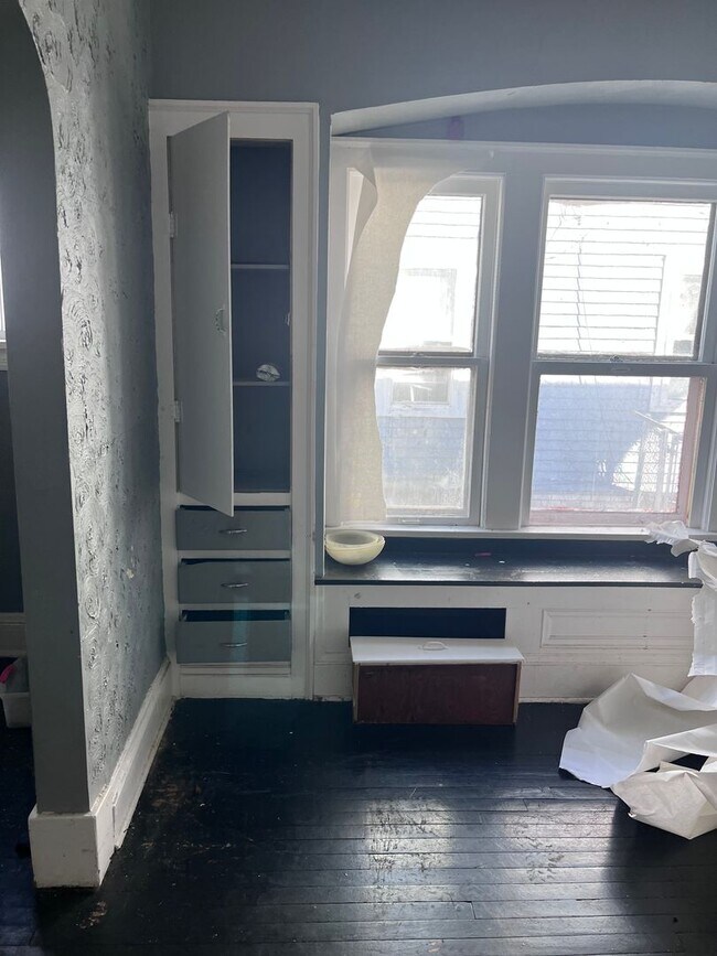 Building Photo - 12706 Iowa Ave