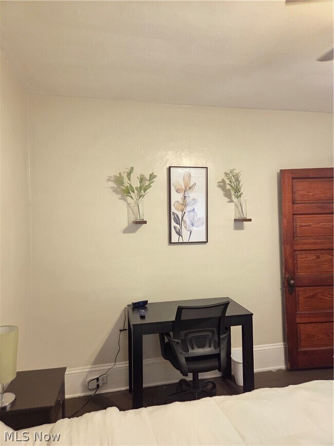 Building Photo - 1450 E 110th St