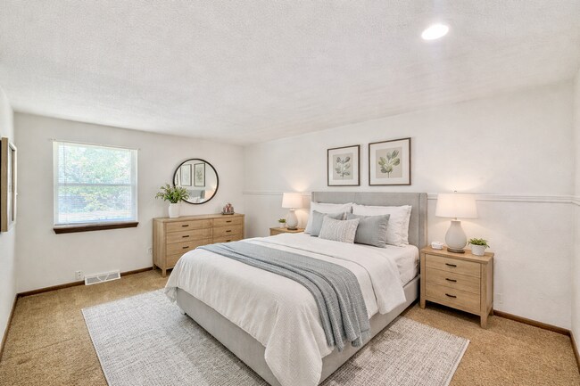 Building Photo - La Chateau Duplexes