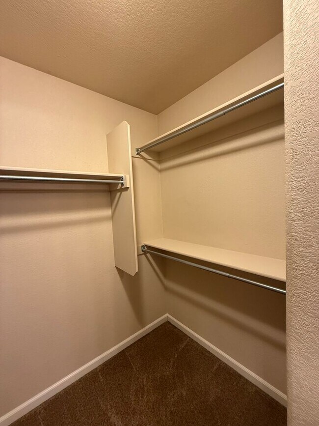 Building Photo - 2 bedroom, 2 1/2 bath condo in the NORTHEAST side of Colorado Springs