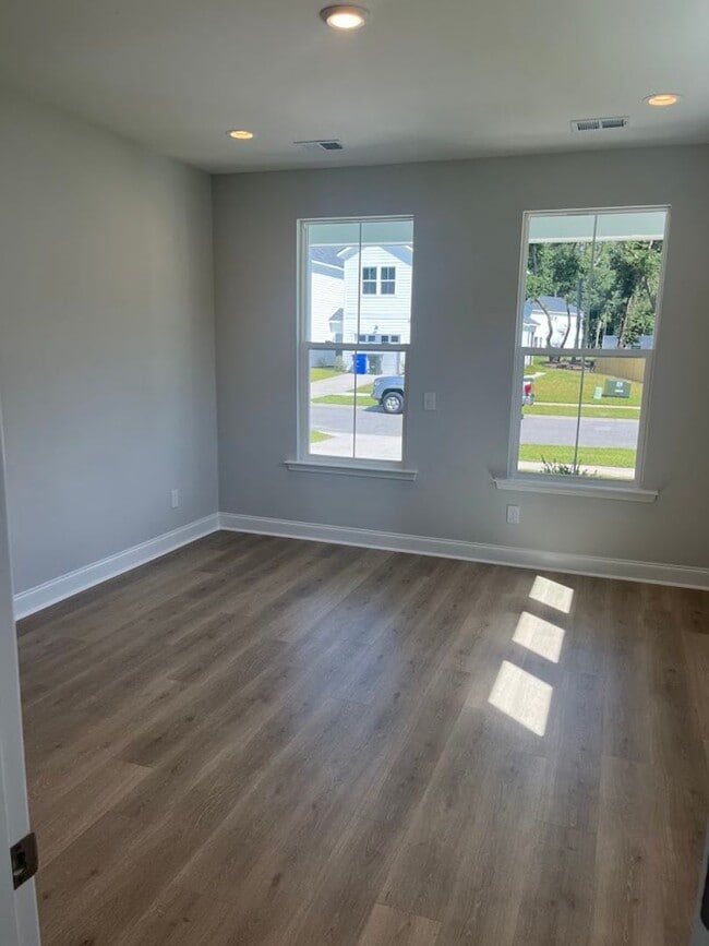 Building Photo - Available now. Beautiful 3 BR/2.5 BA New C...