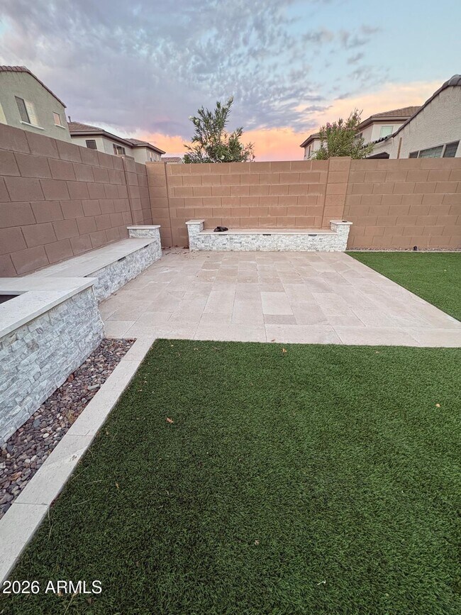 Building Photo - 7710 W Crabapple Dr