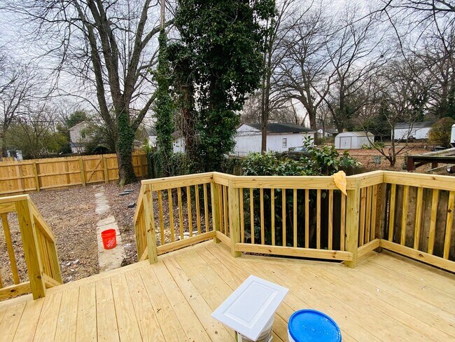 Building Photo - Very Spacious 5bdrm/2bth Bungalow Located in South Richmond w/Privacy Fenced Back Yard!!