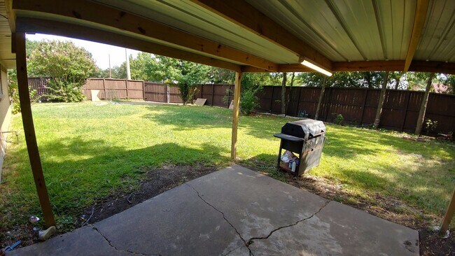 Building Photo - Come and see this well-kept beautiful home today!