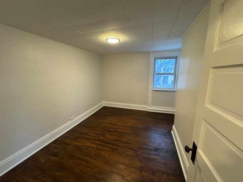 Building Photo - 290 Ross Park