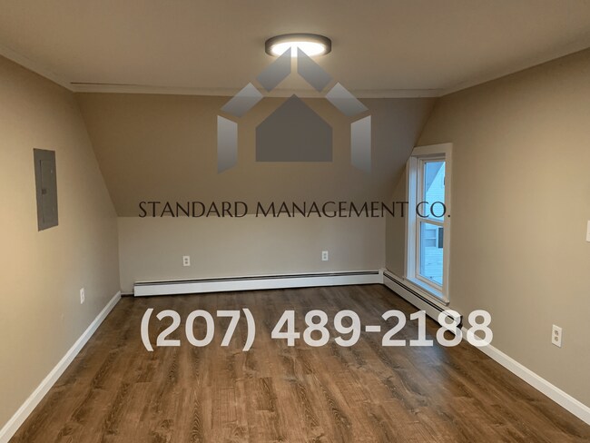 Building Photo - 28 Oak St