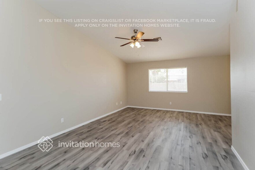 Building Photo - 491 E Mesquite Ave