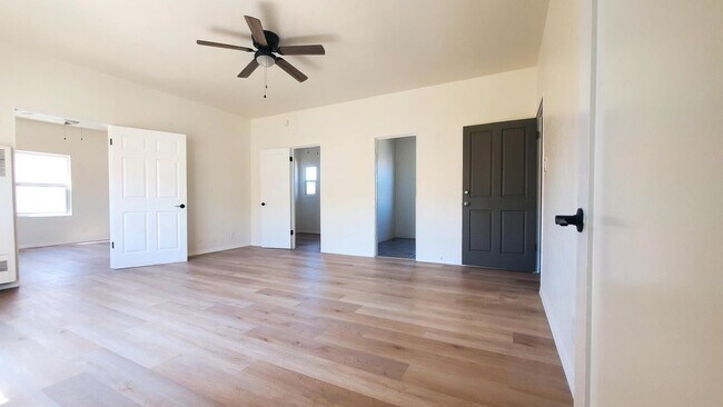 Interior Photo - 1212 - 1218 S Harvard Blvd