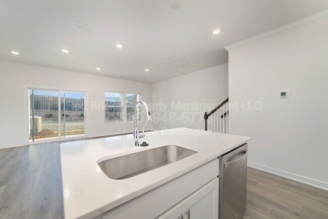 Building Photo - 4039 Smt Wds Dr