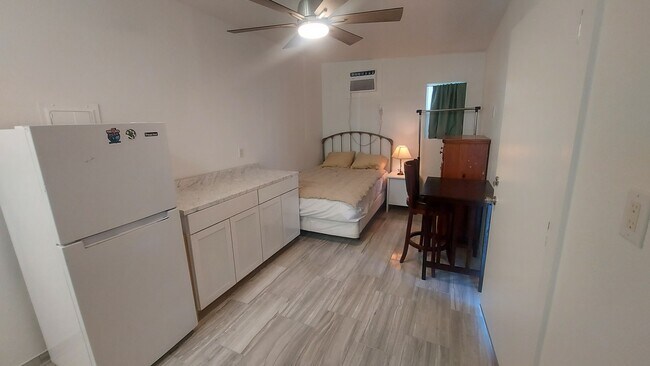 Building Photo - 1812 N 68th Dr